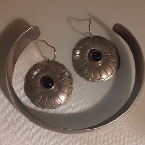 STERLING CUFF UNISEX BRACELET & STERLING ONYX FLOWER EARRINGS c1980 MEXICO